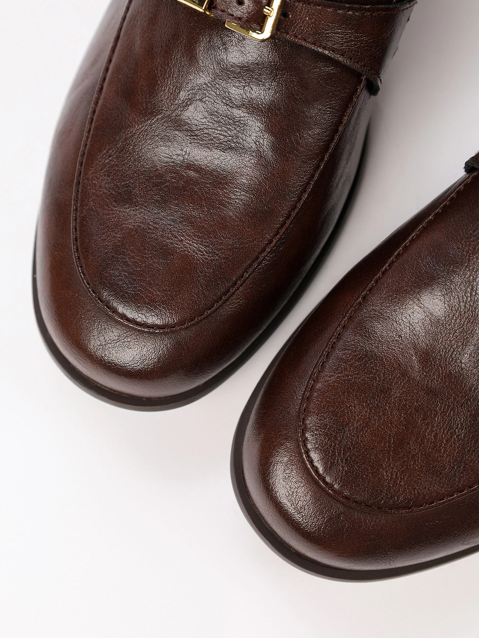 Лоферы бордового цвета на венском каблуке